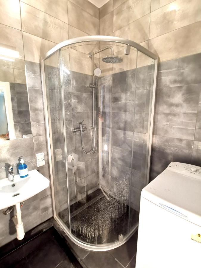 Lacplesa Downtown New 2-Bedroom Apartment Riga Esterno foto