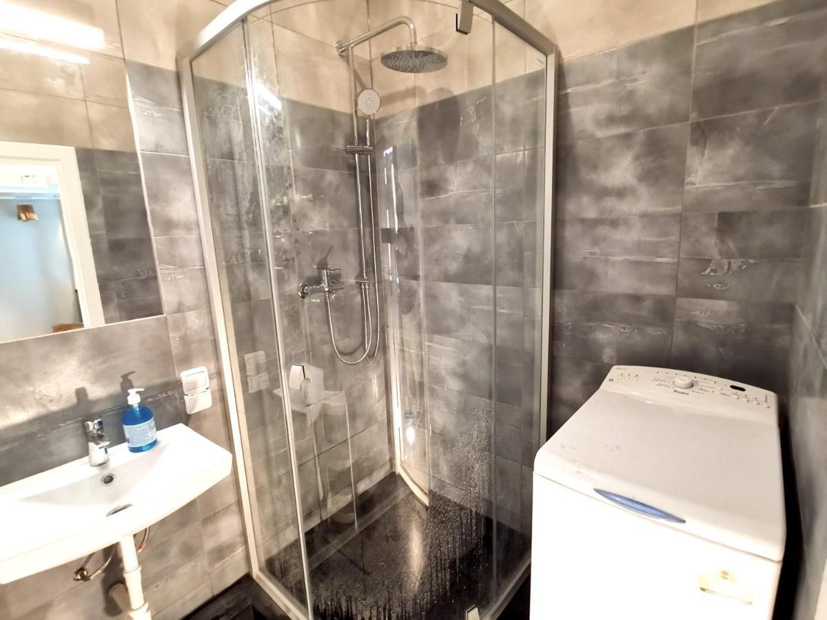 Lacplesa Downtown New 2-Bedroom Apartment Riga Esterno foto